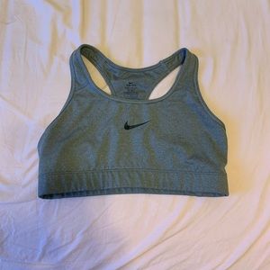 NIKE SPORTS BRA SIZE M GENTLY USED